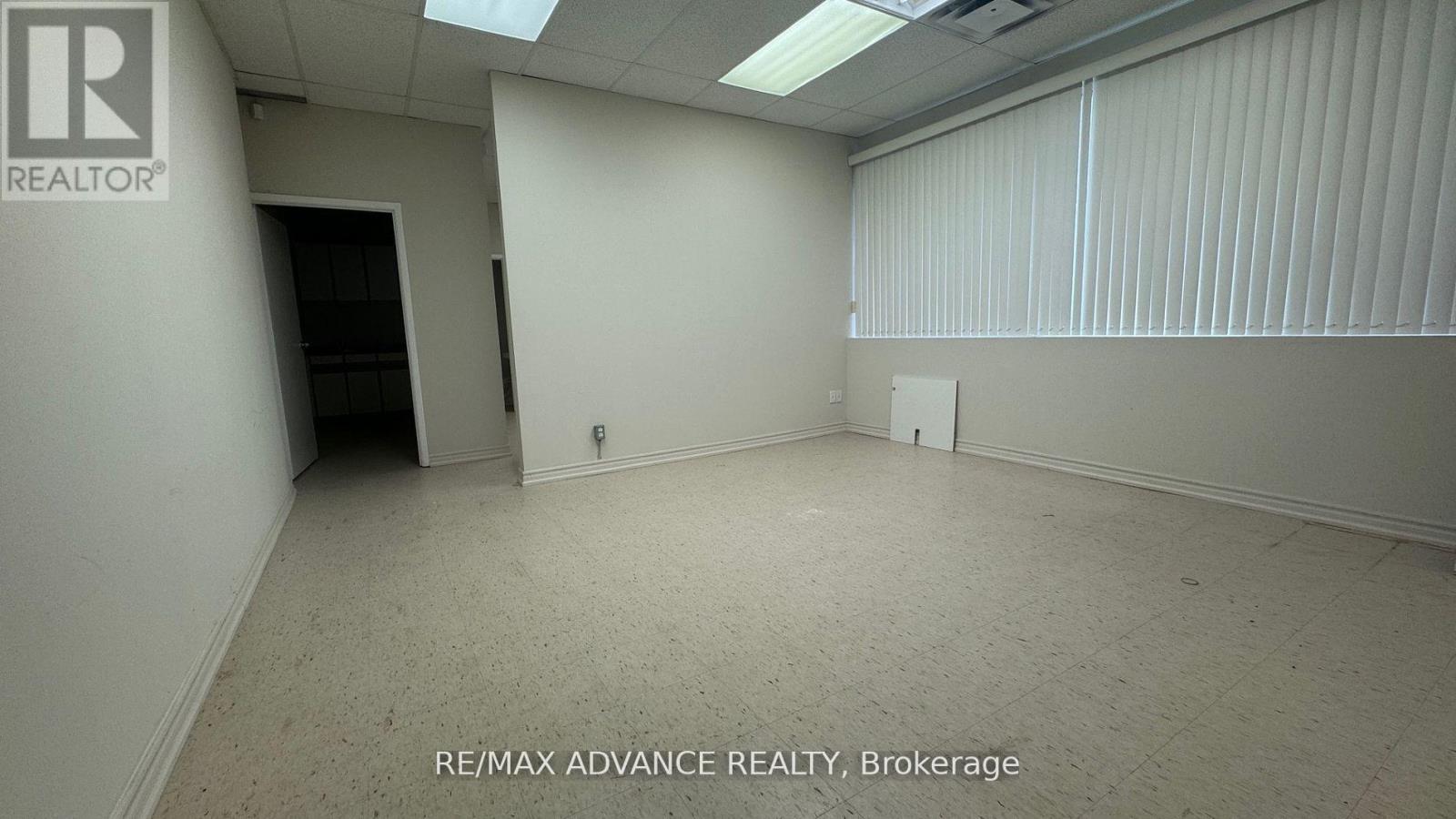 Unit 6 - 4245 Sheppard Avenue E Property Photo 9
