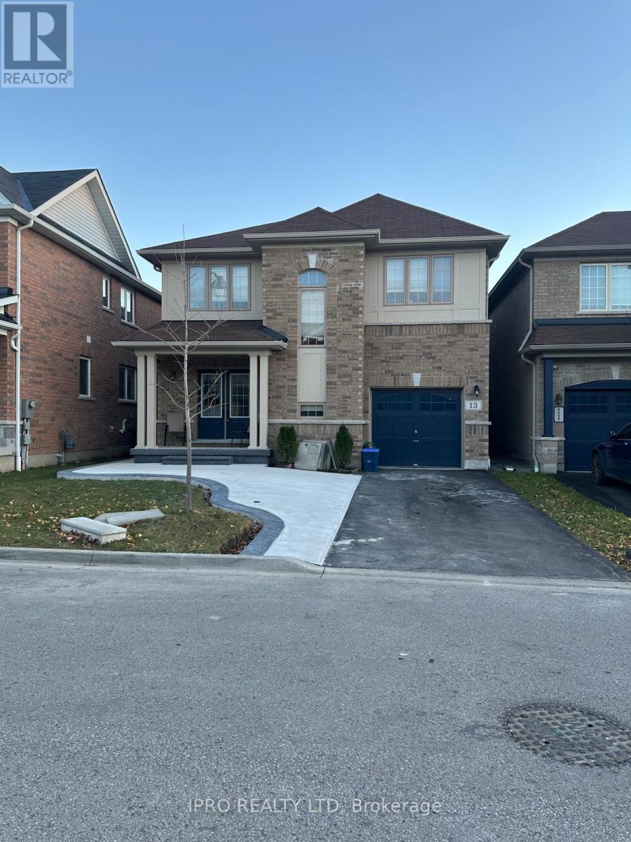 13 Raithby Crescent Property Photo 1