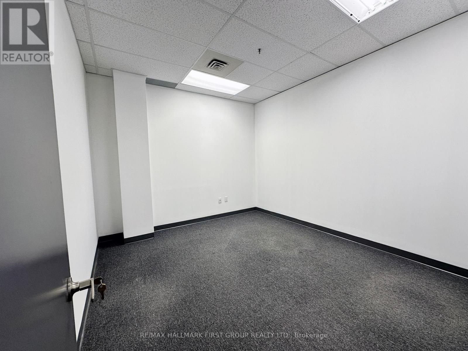 #8 - 209 Dundas Street E Property Photo 6