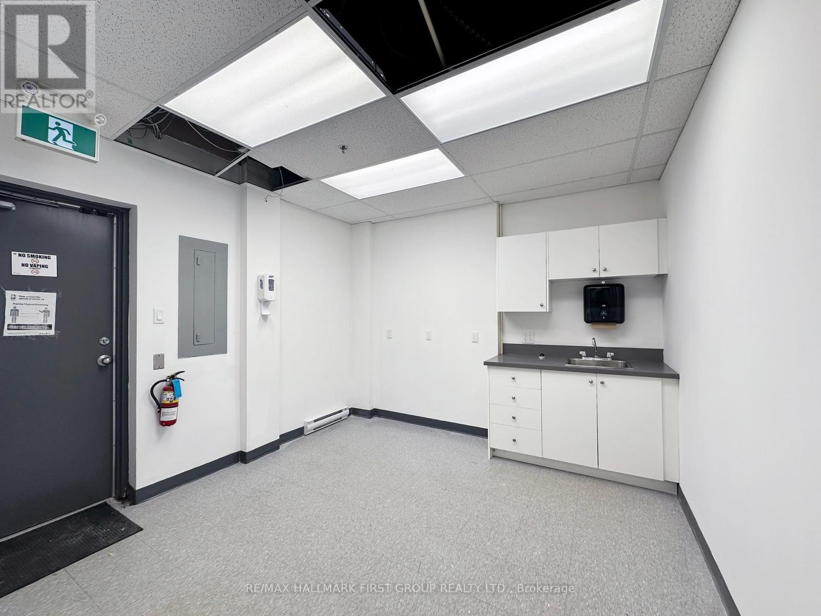 #8 - 209 Dundas Street E Property Photo 9