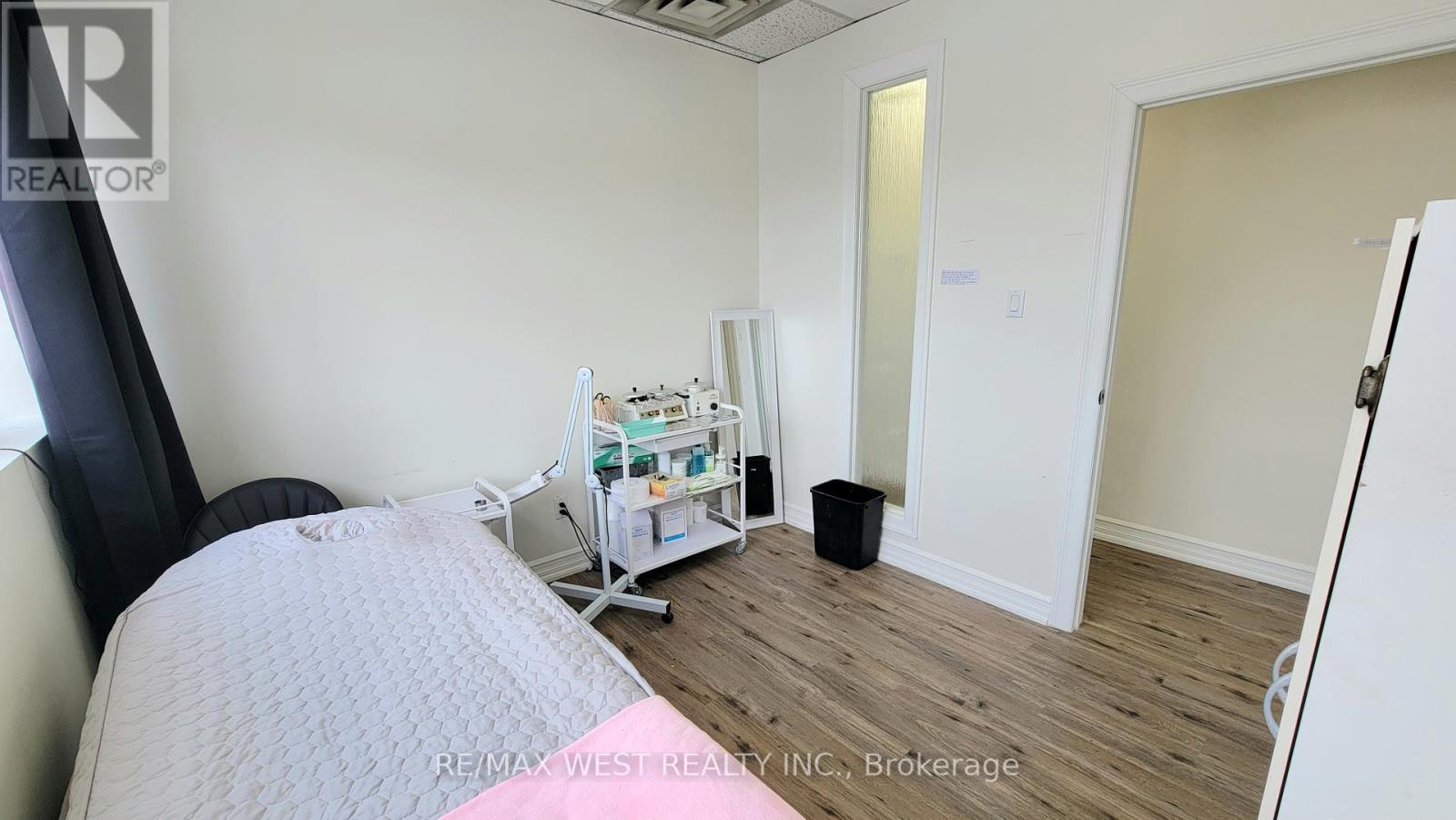 3702 Kingston Road Property Photo 17