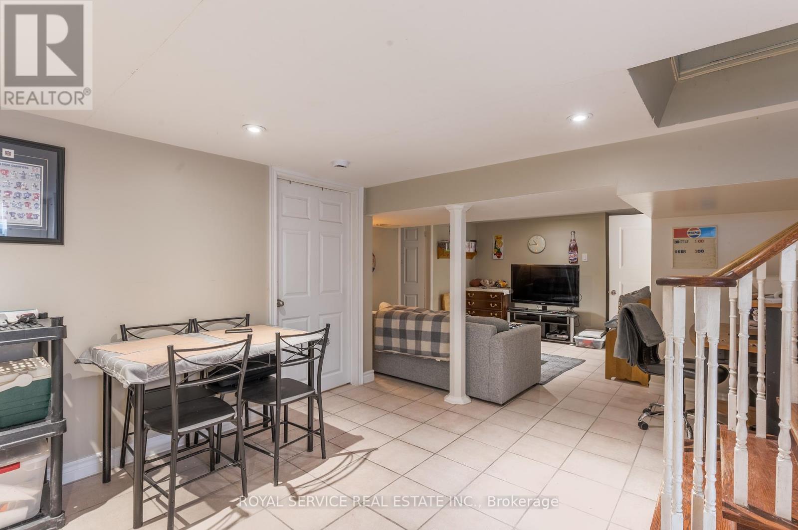 1402 Simcoe Street S Property Photo 7