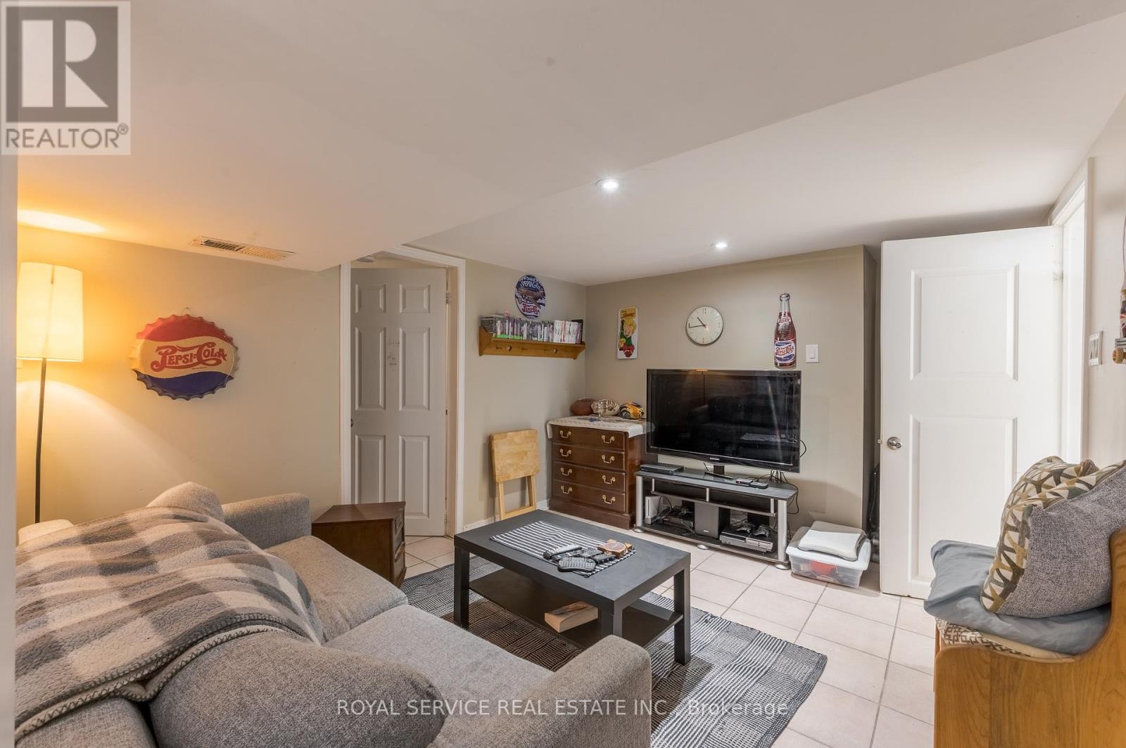 1402 Simcoe Street S Property Photo 10