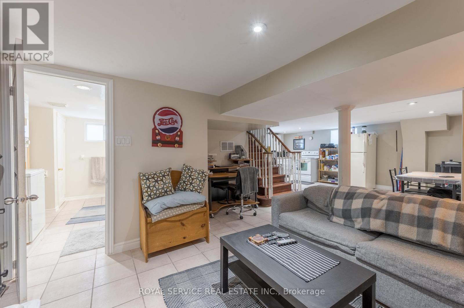1402 Simcoe Street S Property Photo 11