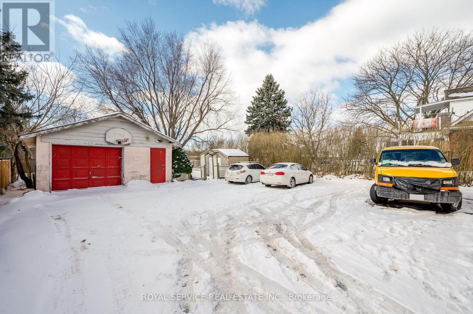 1402 Simcoe Street S Property Photo 26