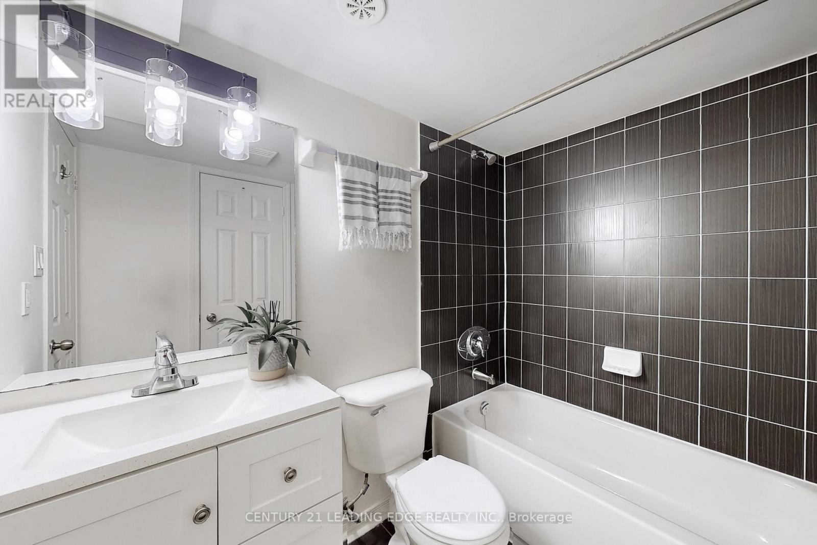 55 - 407 Beechgrove Drive S Property Photo 26