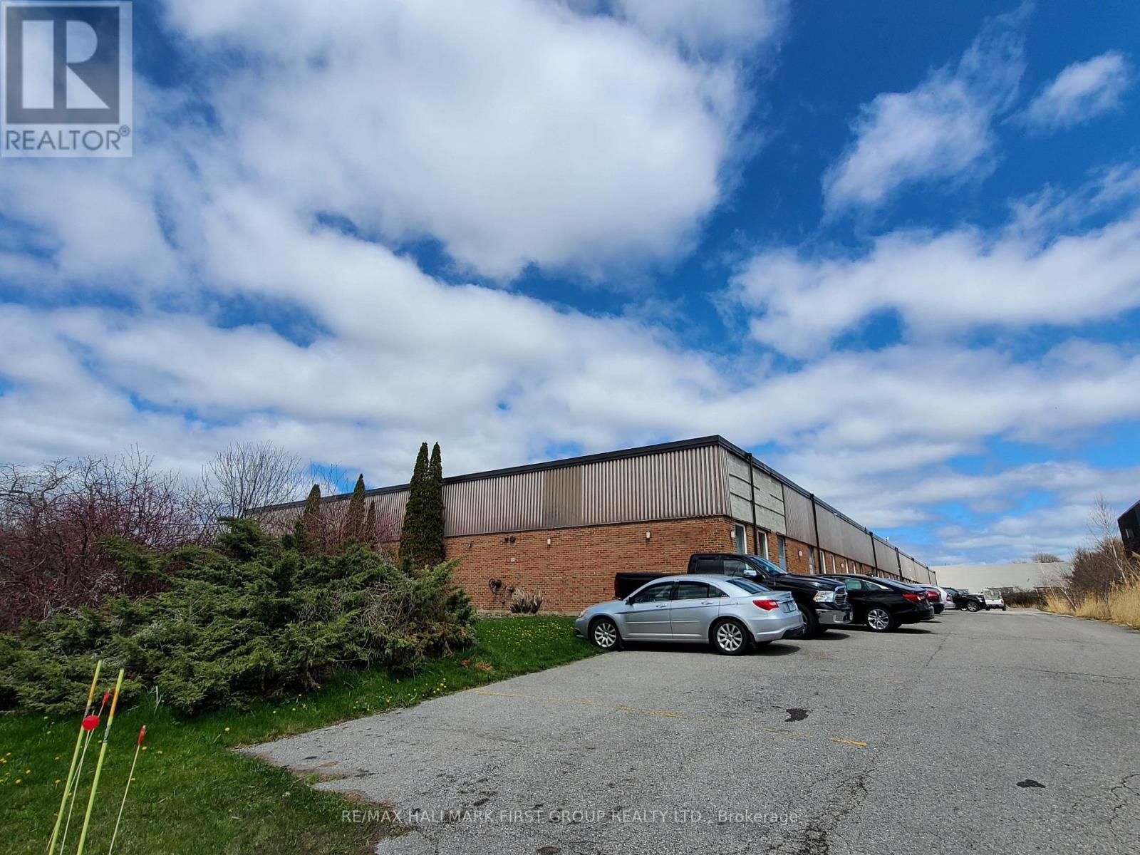 #8 - 895 DILLINGHAM ROAD Property Photo 1