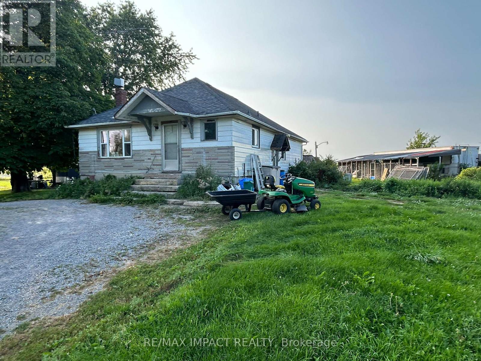 2074 Baseline Road W Property Photo