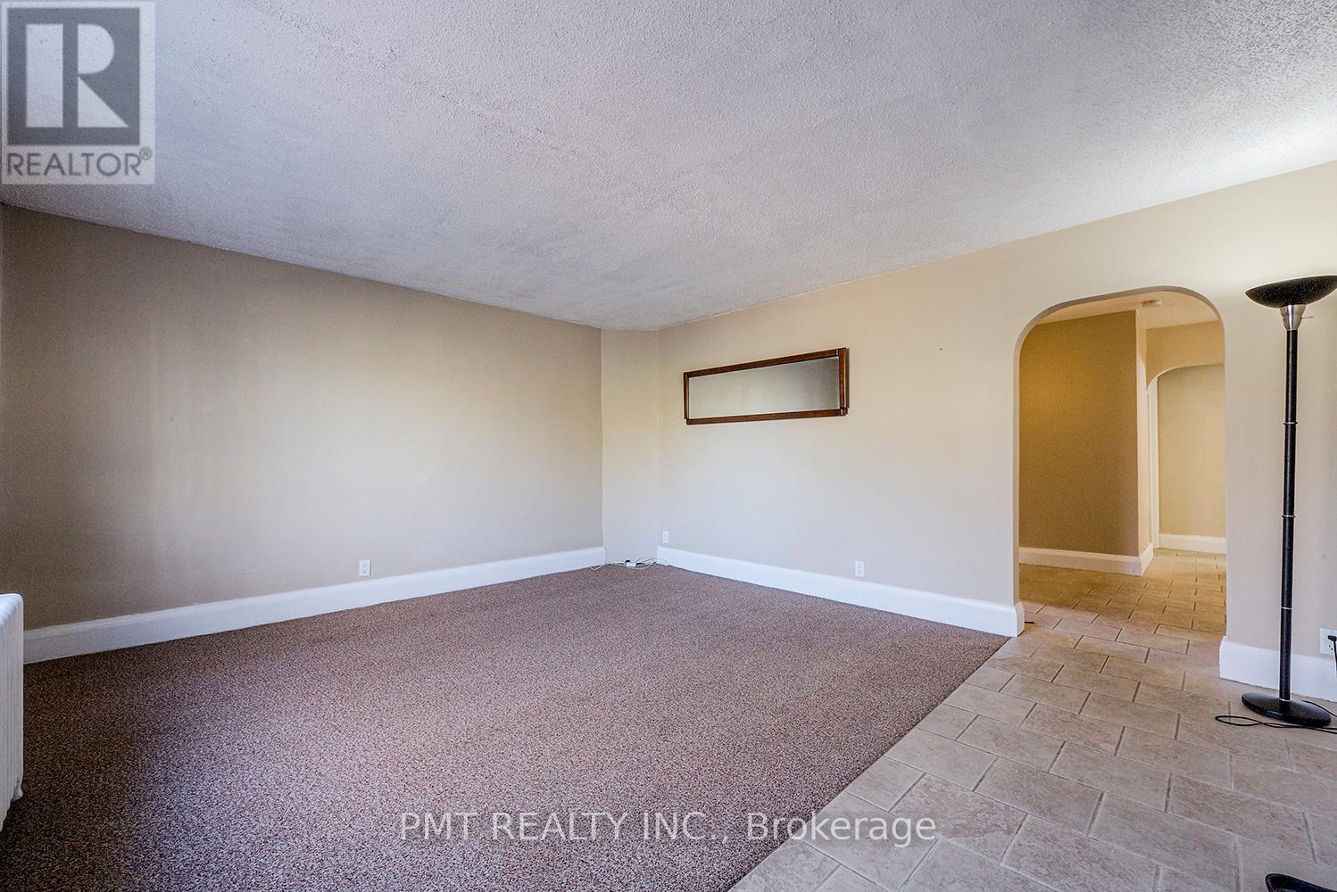 1 - 393 King Street E Property Photo 6
