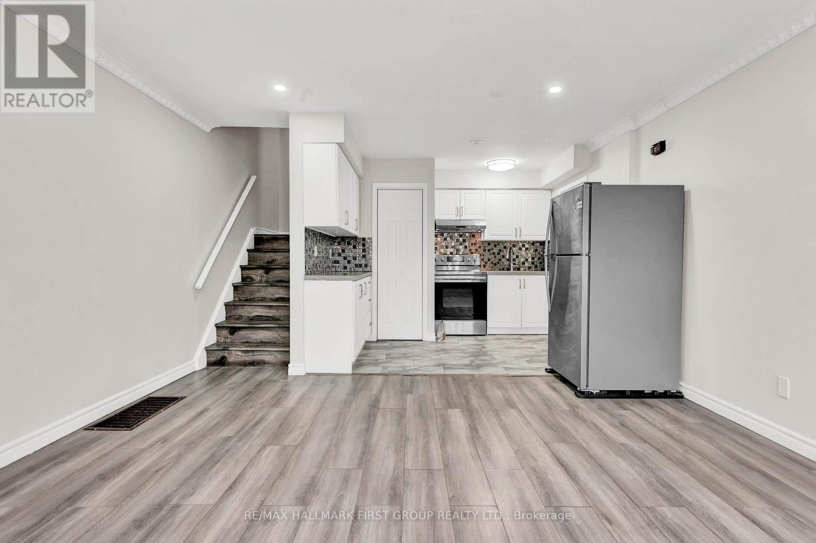 A - 255 Broadview Avenue Property Photo 10