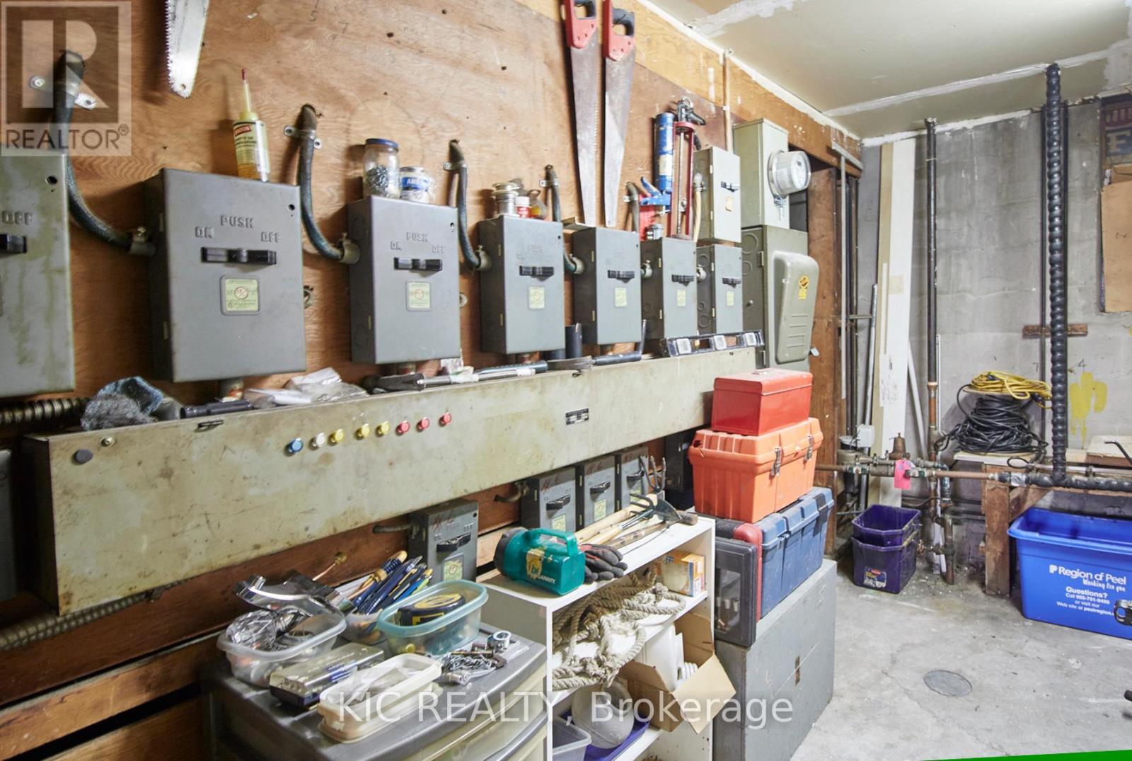 1613 Dufferin Street Property Photo 9