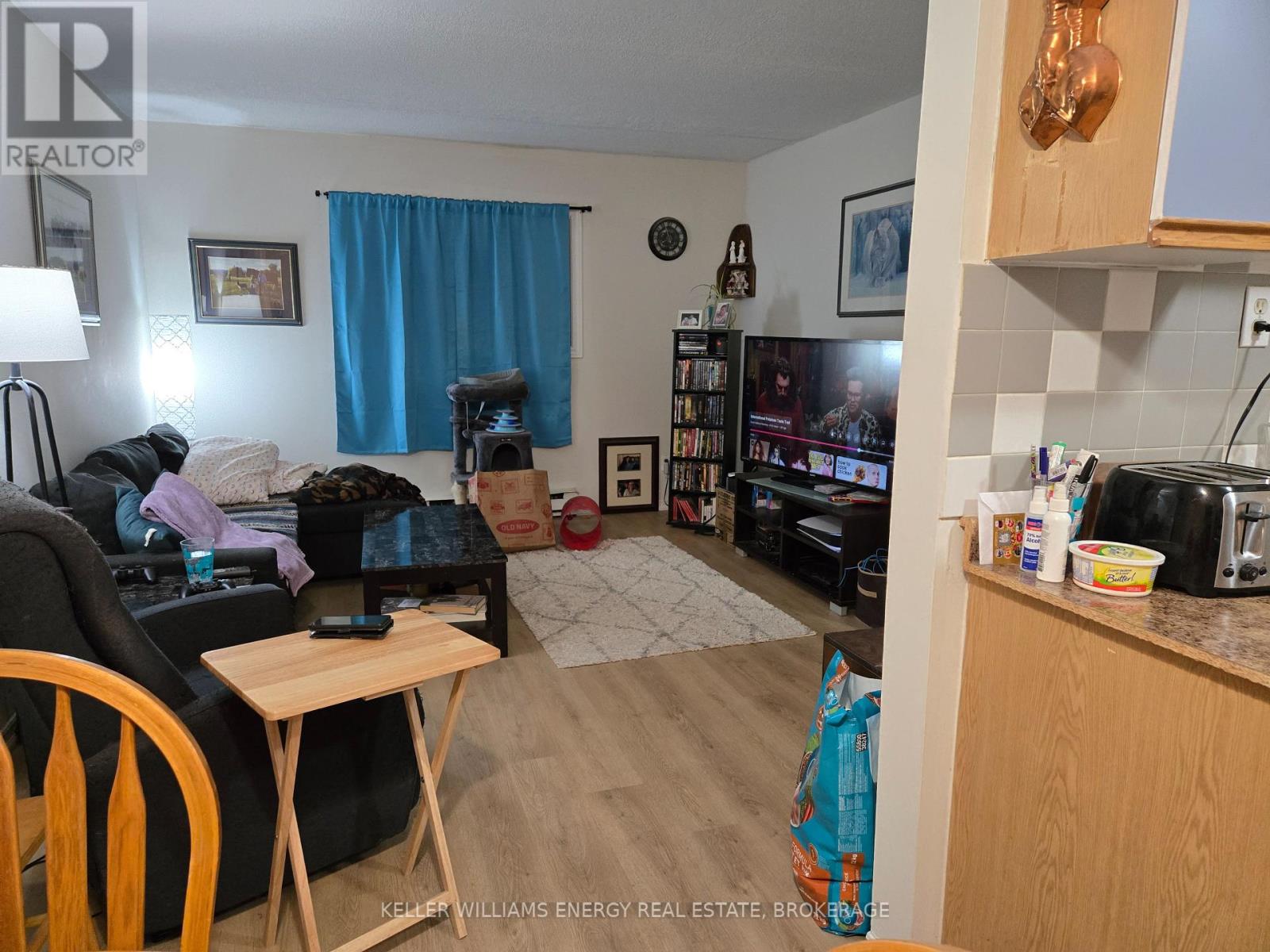 107 - 576 Mary Street E Property Photo 4