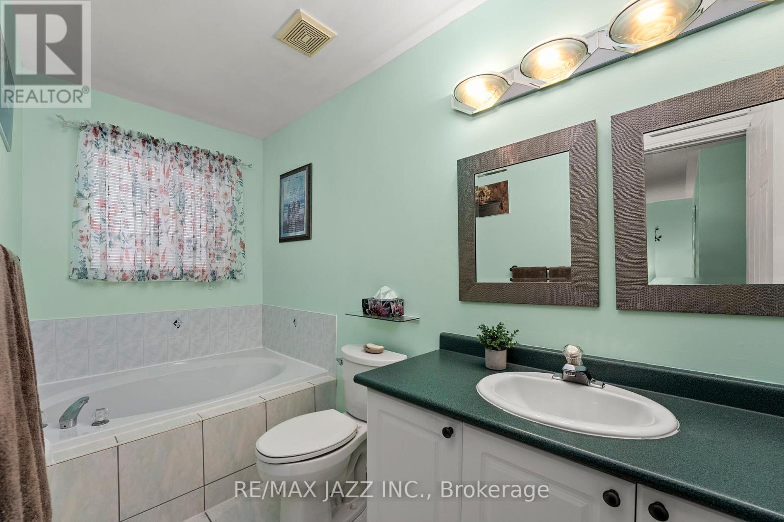 12 Bayside Gate Property Photo 19