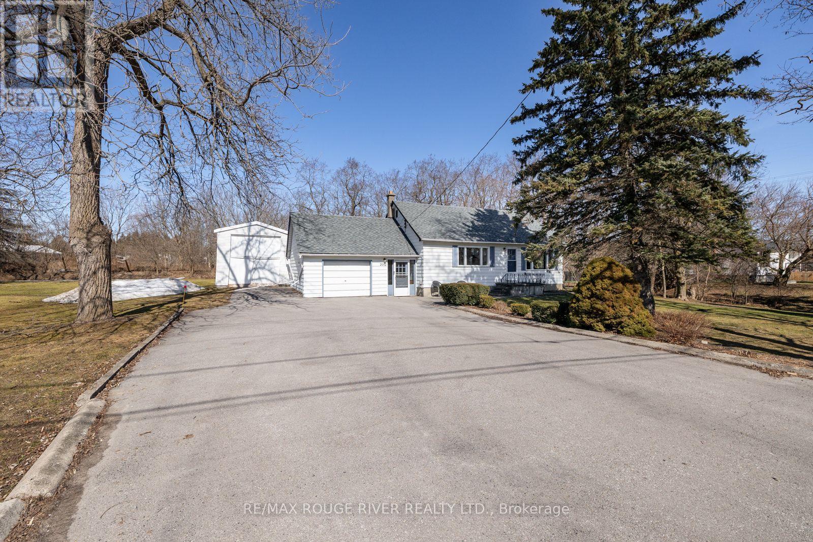 2082 Highway 2 Road Property Photo