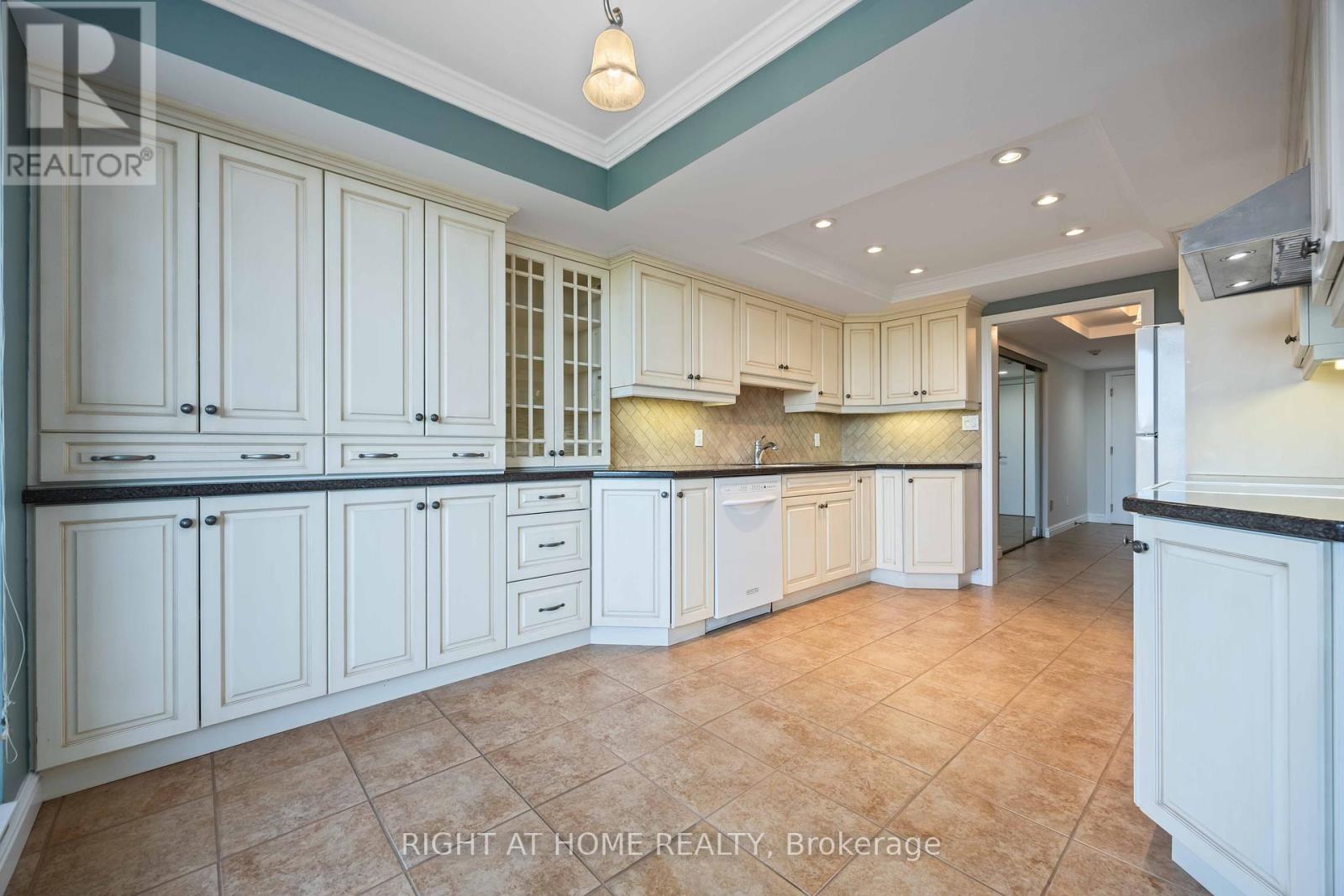 506 - 700 Wilson Road N Property Photo 17