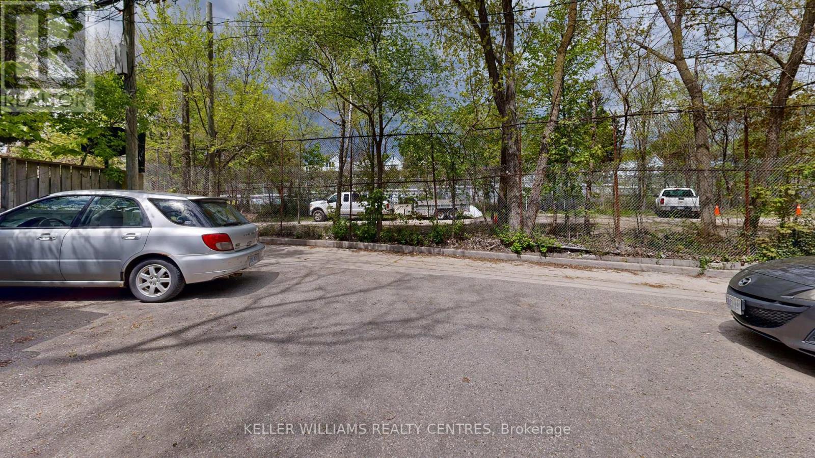 10 Ivy Avenue Property Photo 32