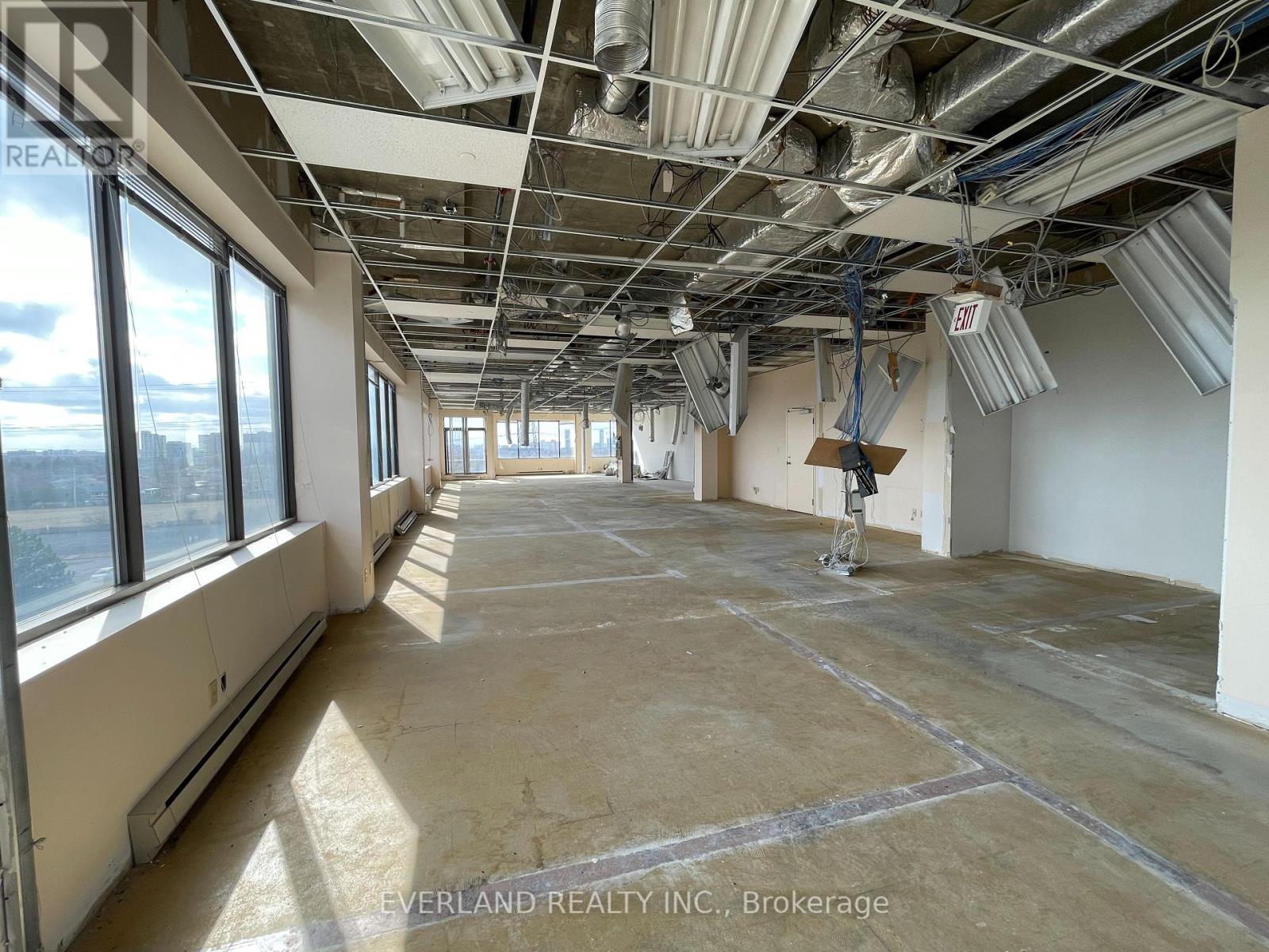 500 - 3601 VICTORIA PARK AVENUE Property Photo 1