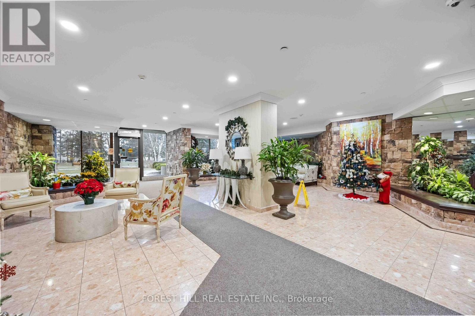 1004 - 2350 Bridletowne Circle Property Photo 2