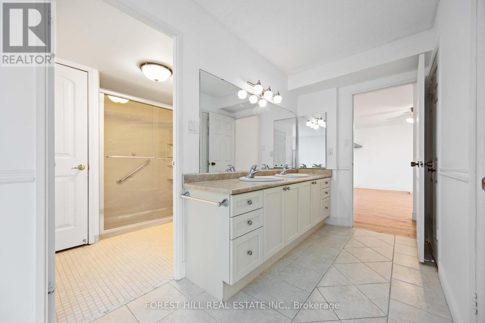 1004 - 2350 Bridletowne Circle Property Photo 18