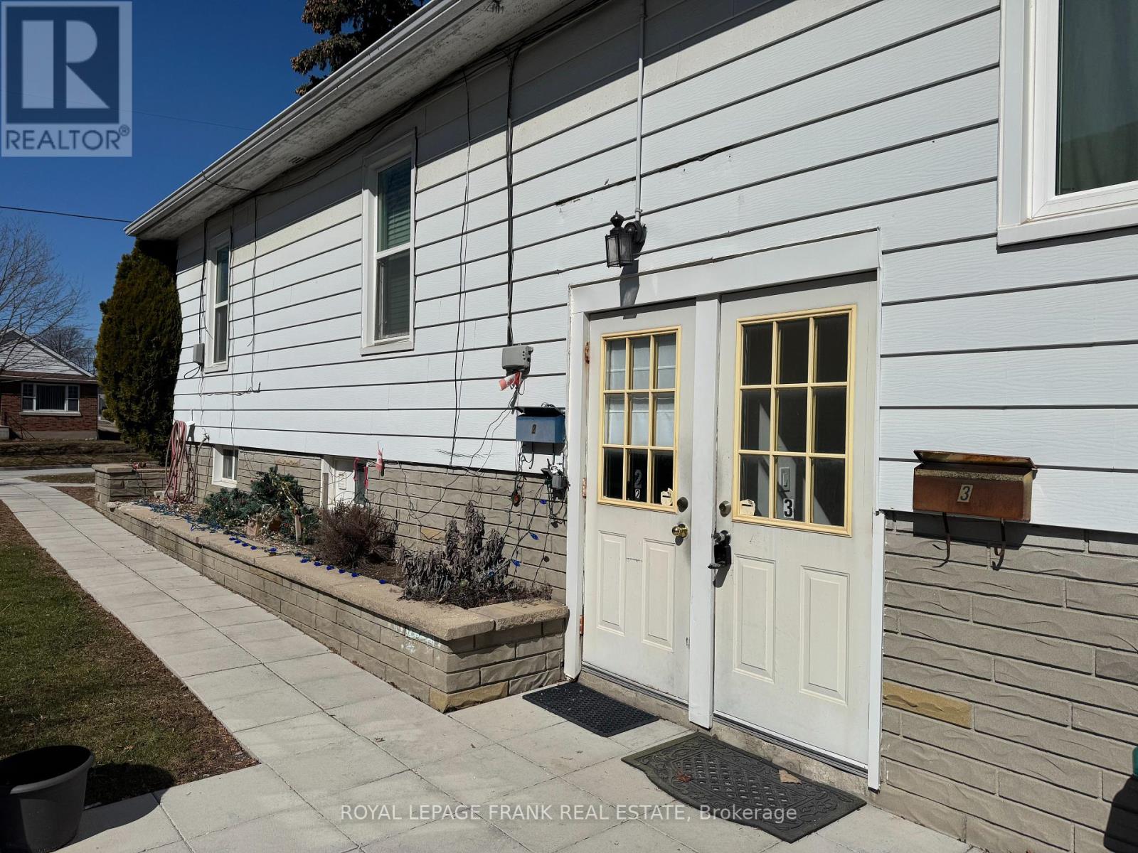 3 - 909 Masson Street Property Photo 3