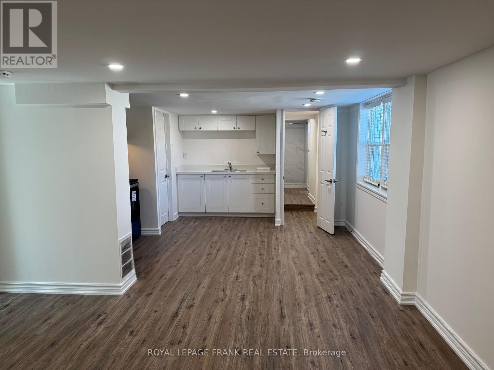 3 - 909 Masson Street Property Photo 6