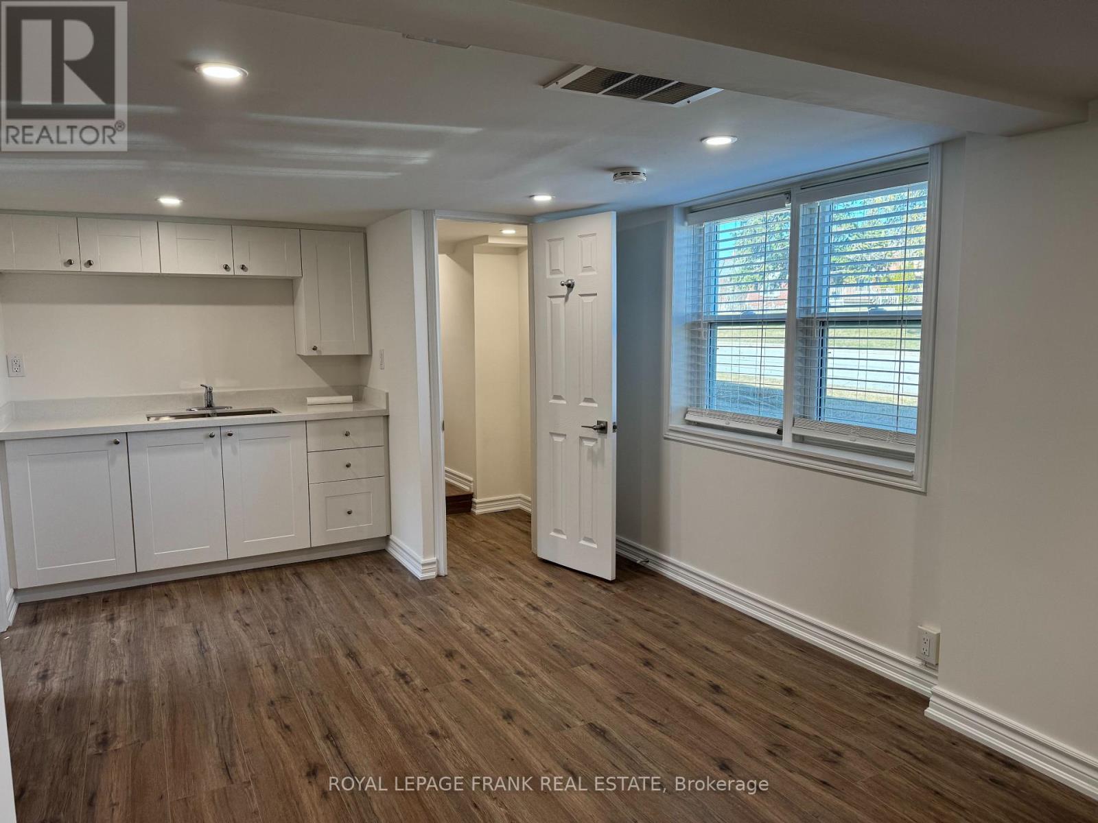 3 - 909 Masson Street Property Photo 7