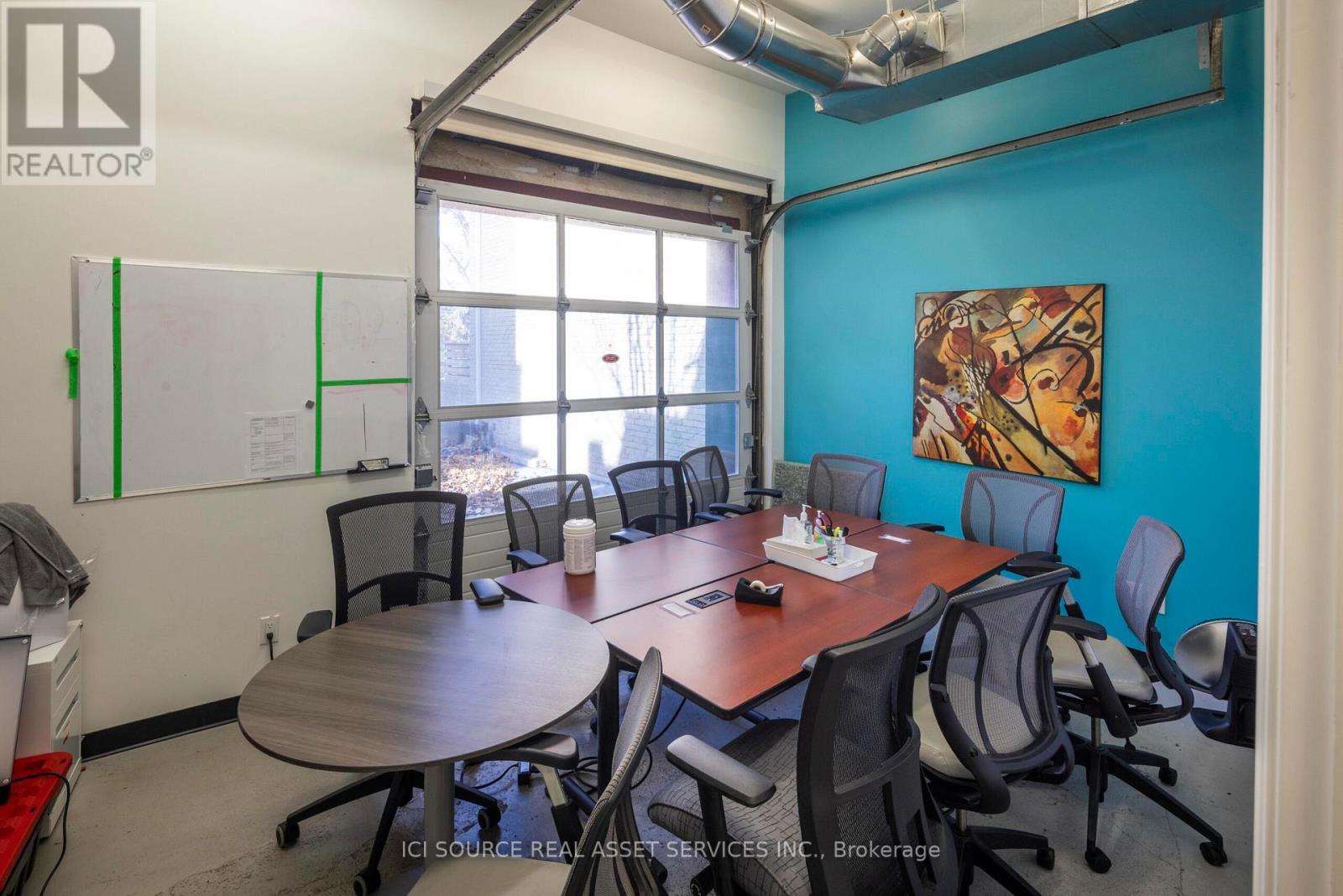 754 Queen Street E Property Photo 14