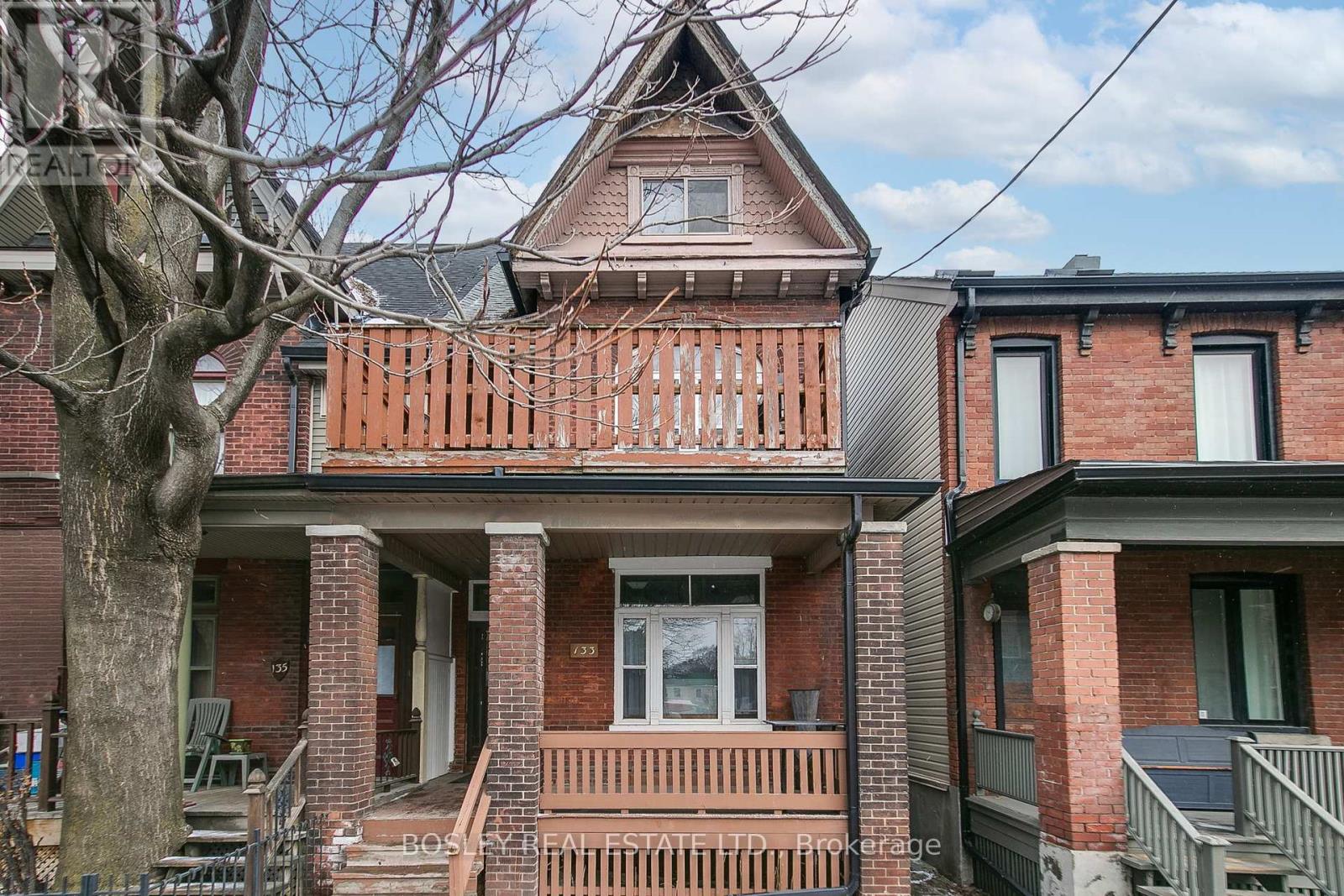 133 Carlaw Avenue Property Photo 1
