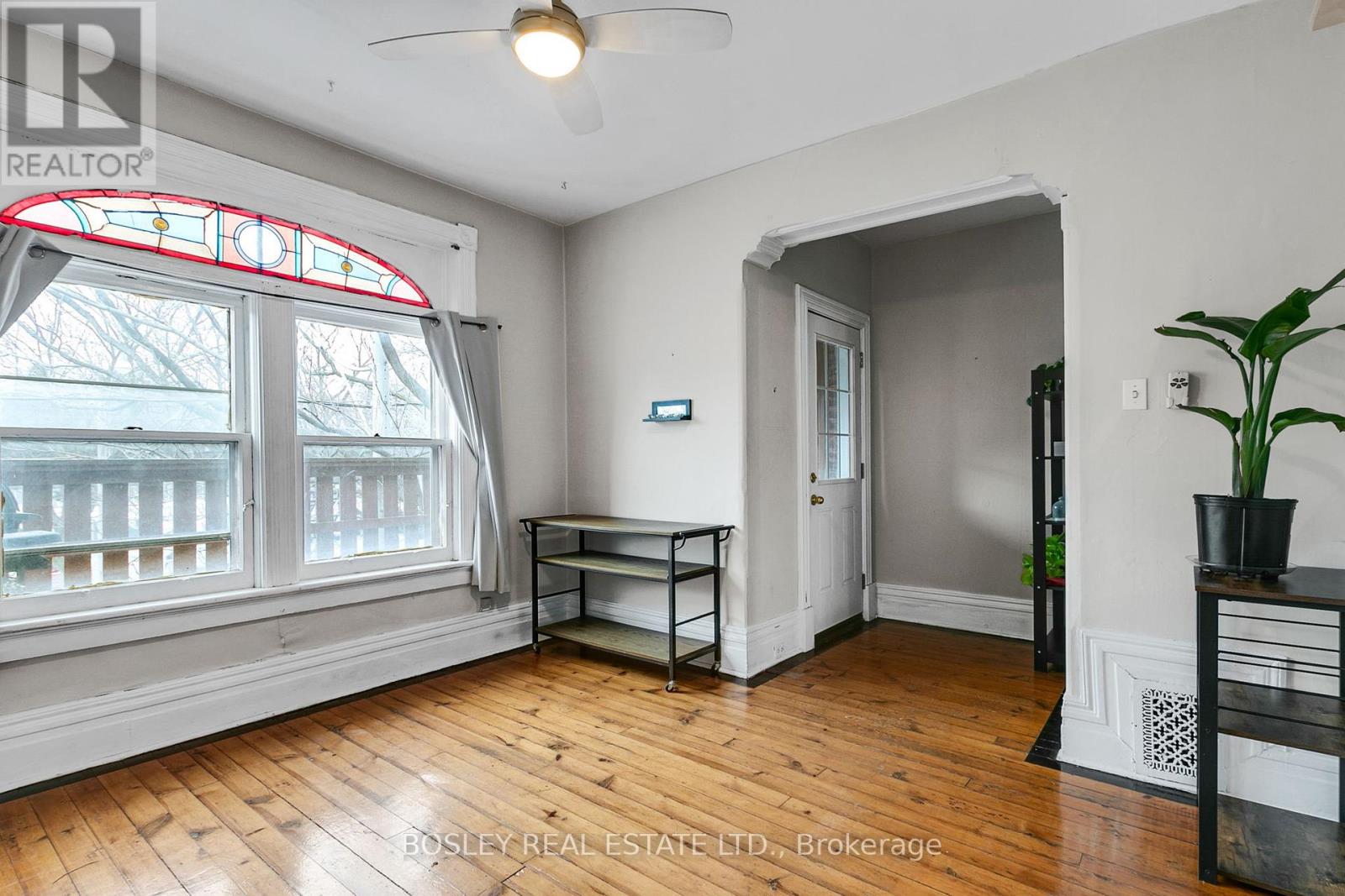 133 Carlaw Avenue Property Photo 4