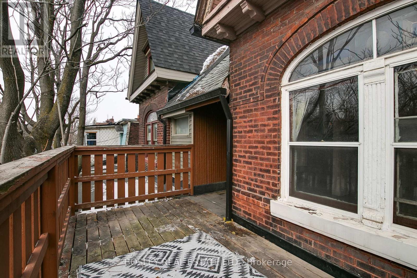 133 Carlaw Avenue Property Photo 7