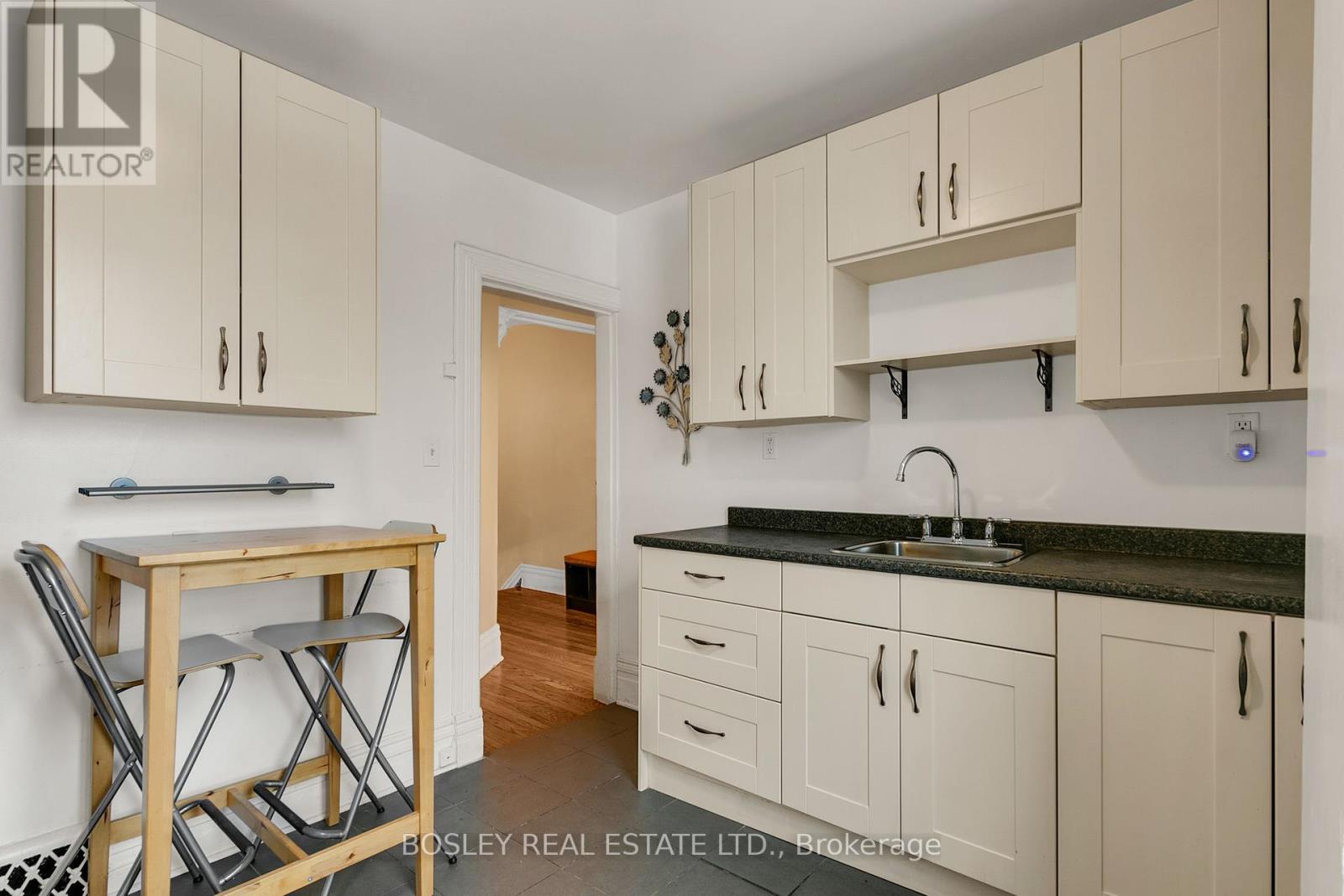 133 Carlaw Avenue Property Photo 9
