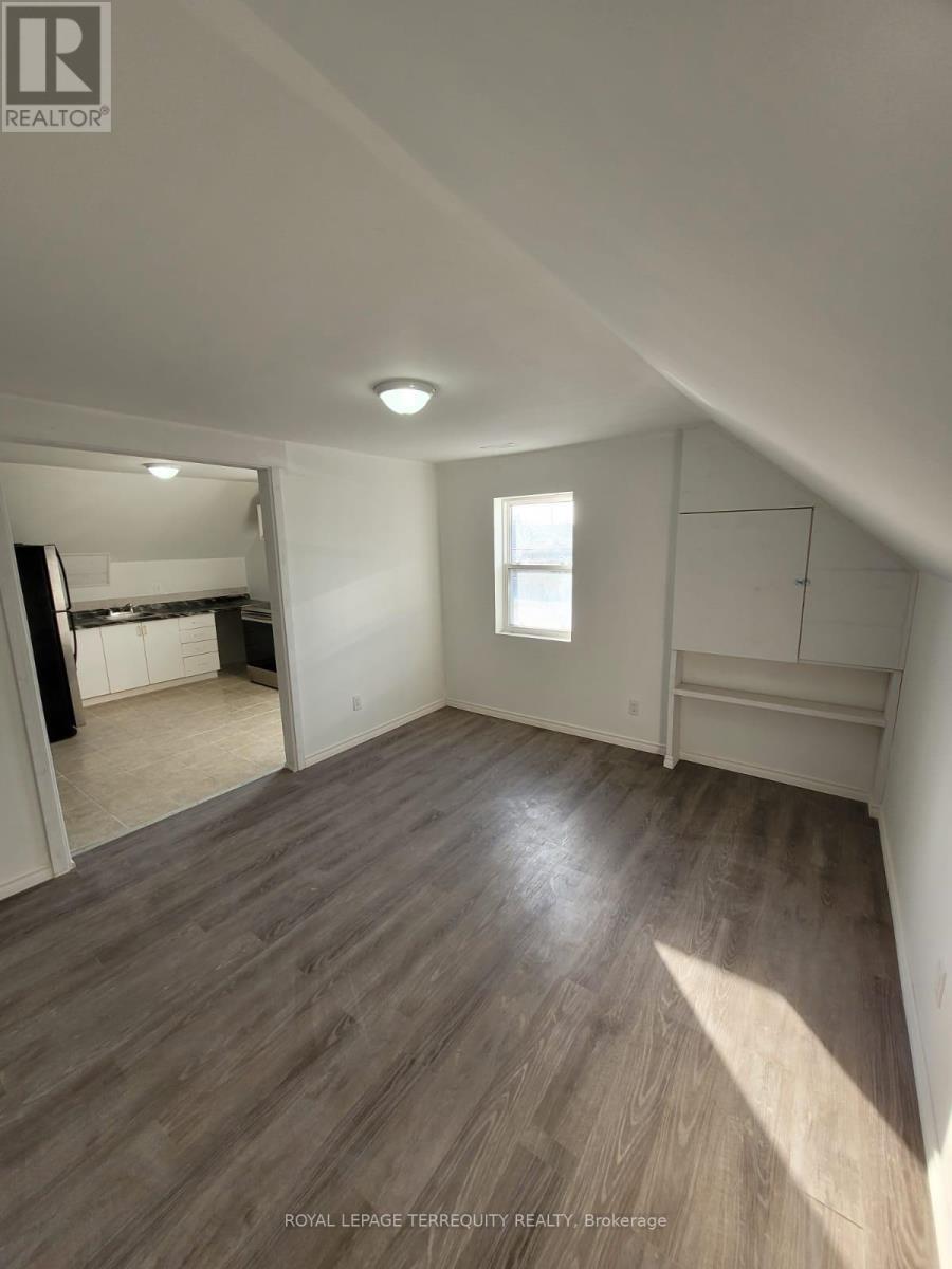 C - 555 Ritson Road S Property Photo 1