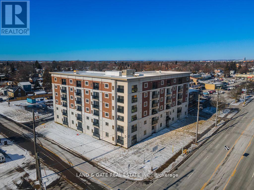 511 - 976 Simcoe Street N Property Photo 2