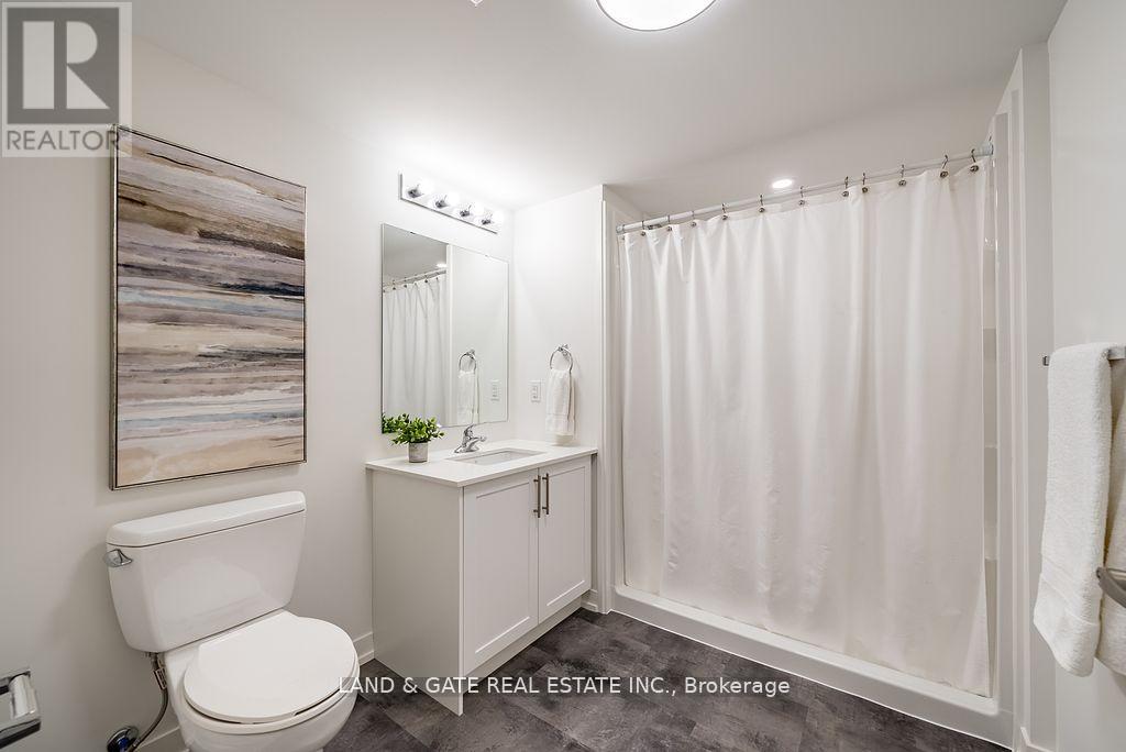 511 - 976 Simcoe Street N Property Photo 12