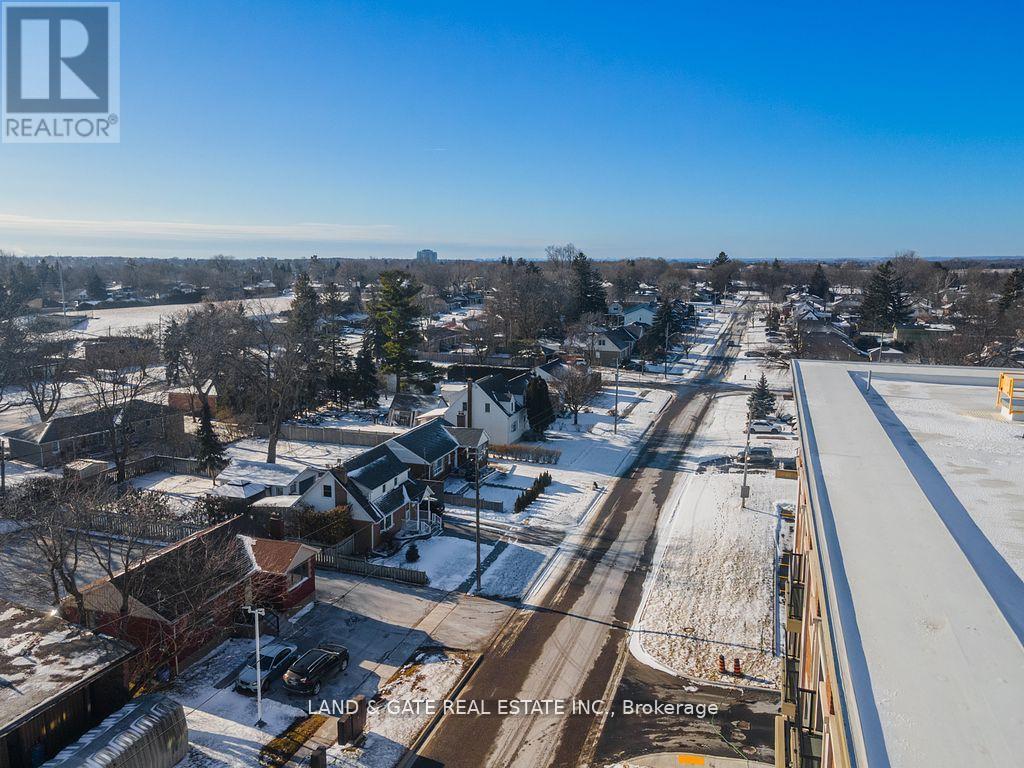 511 - 976 Simcoe Street N Property Photo 24