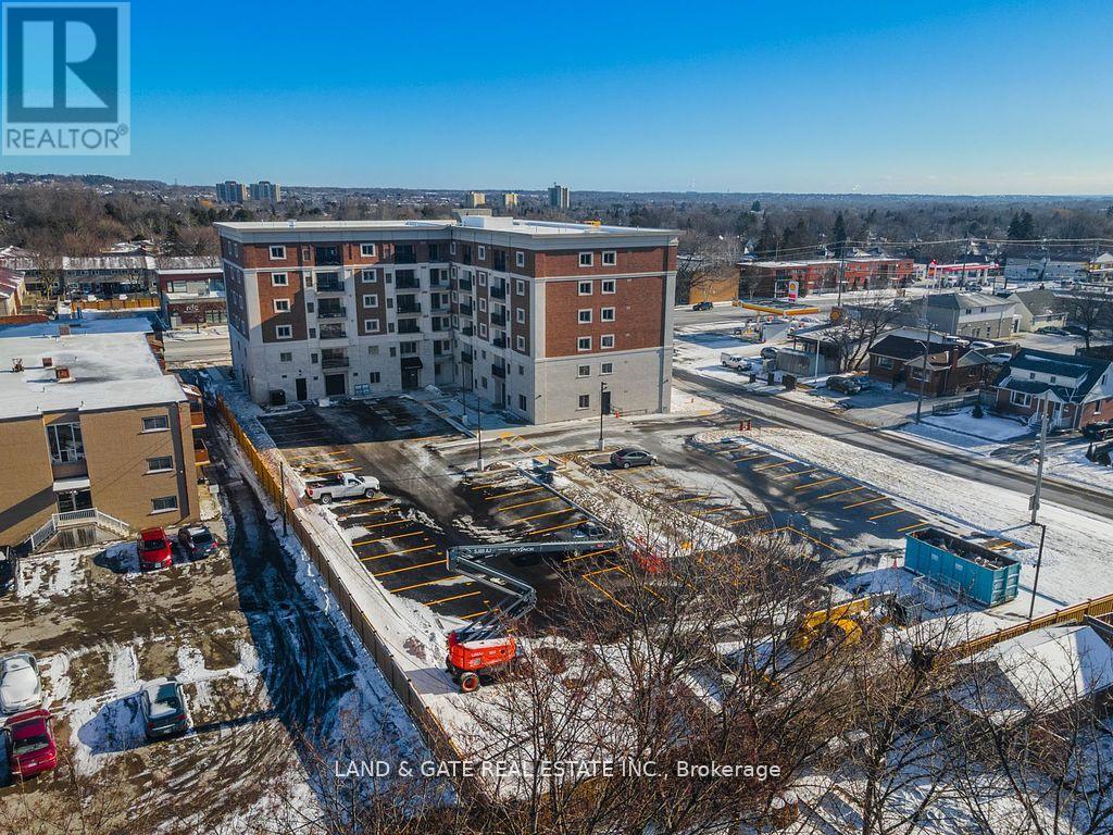 511 - 976 Simcoe Street N Property Photo 26