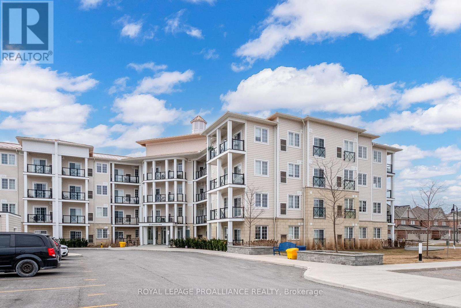 221 - 50 Lakebreeze Drive Property Photo 1