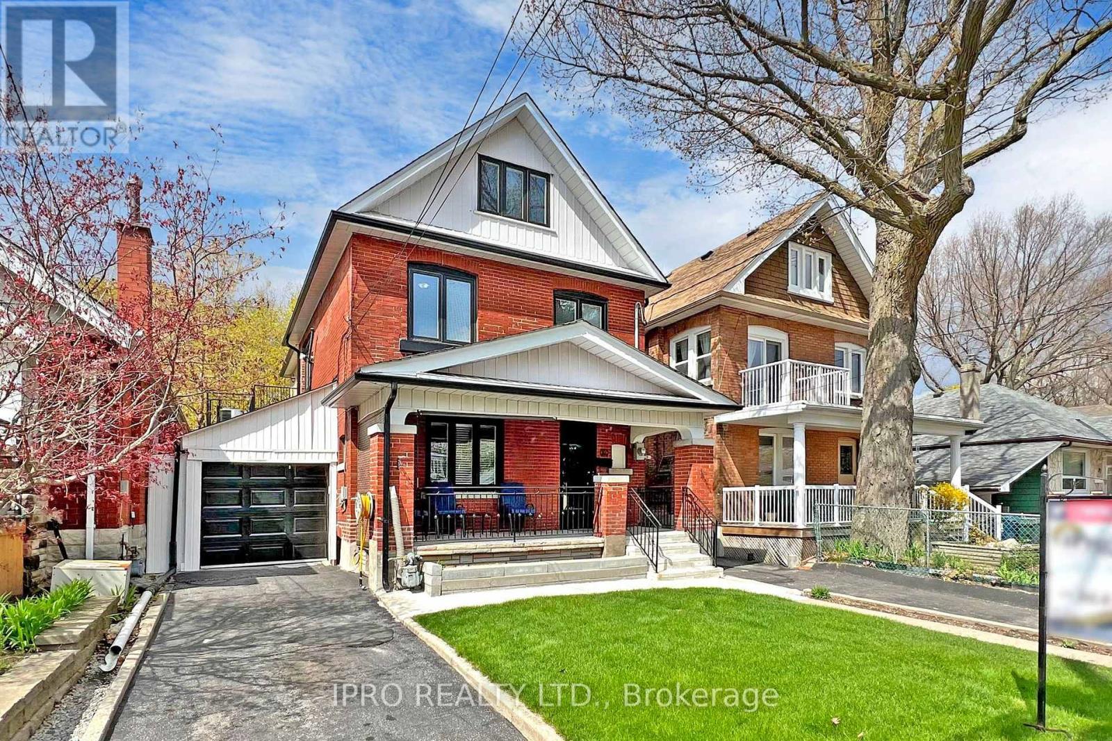 86 Oak Park Avenue Property Photo 2