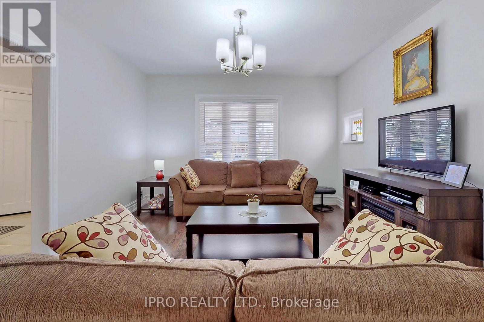 86 Oak Park Avenue Property Photo 4