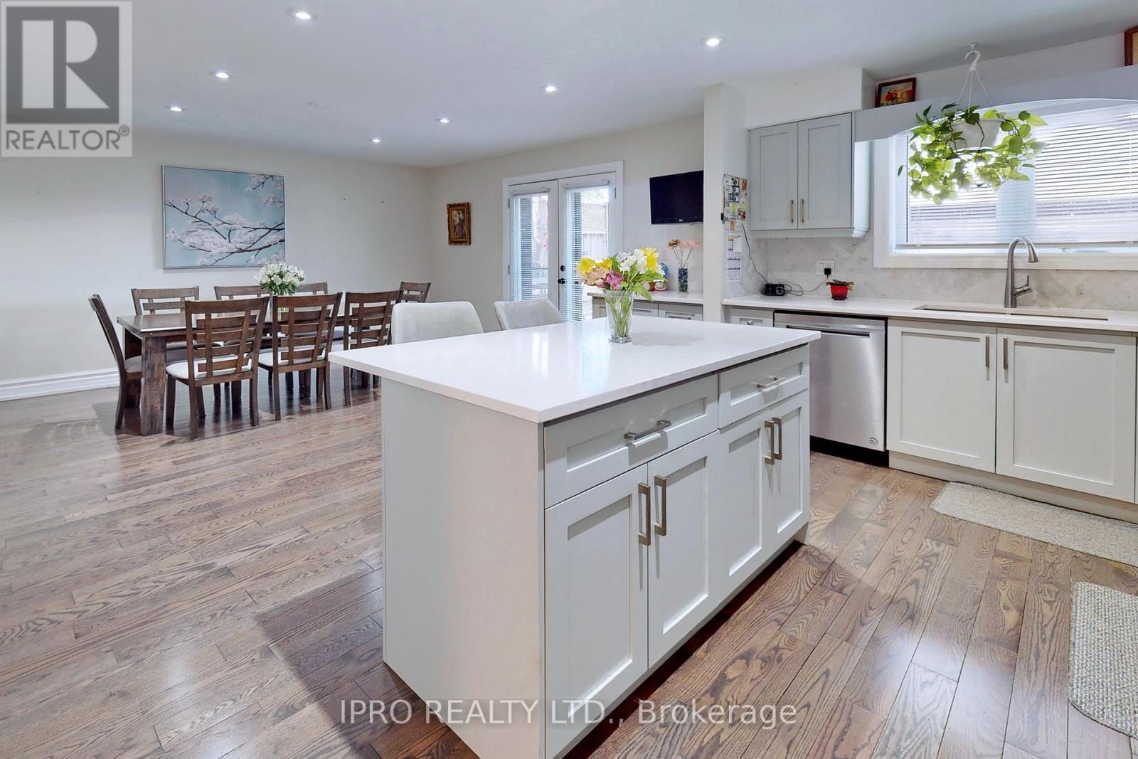 86 Oak Park Avenue Property Photo 7