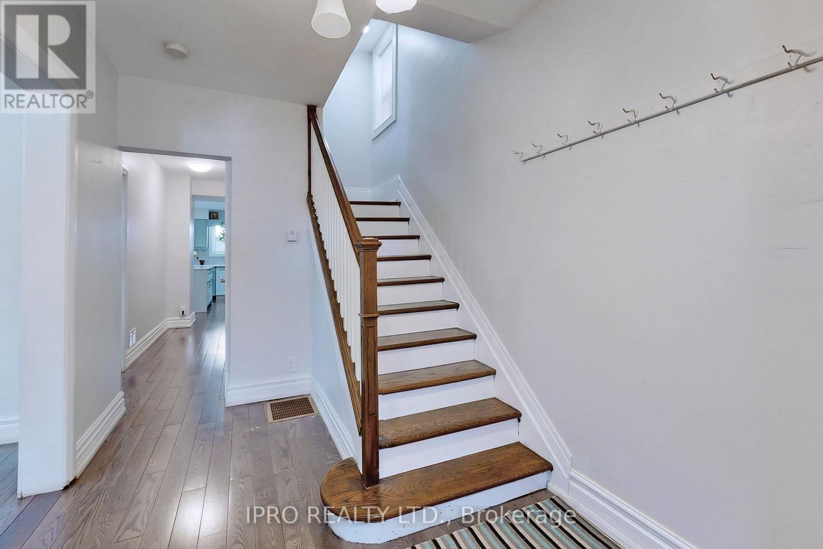 86 Oak Park Avenue Property Photo 9