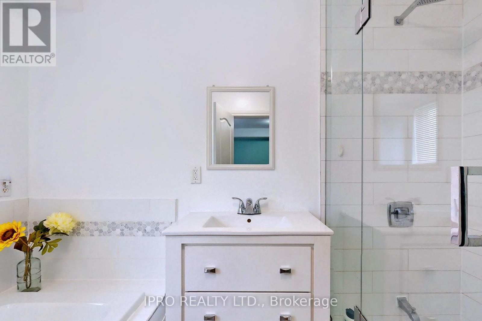 86 Oak Park Avenue Property Photo 12