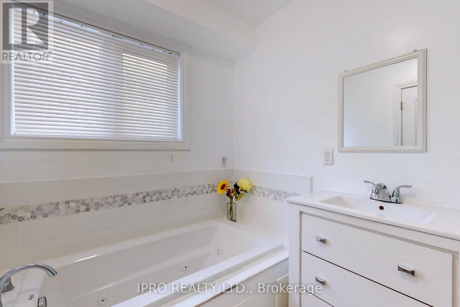 86 Oak Park Avenue Property Photo 13