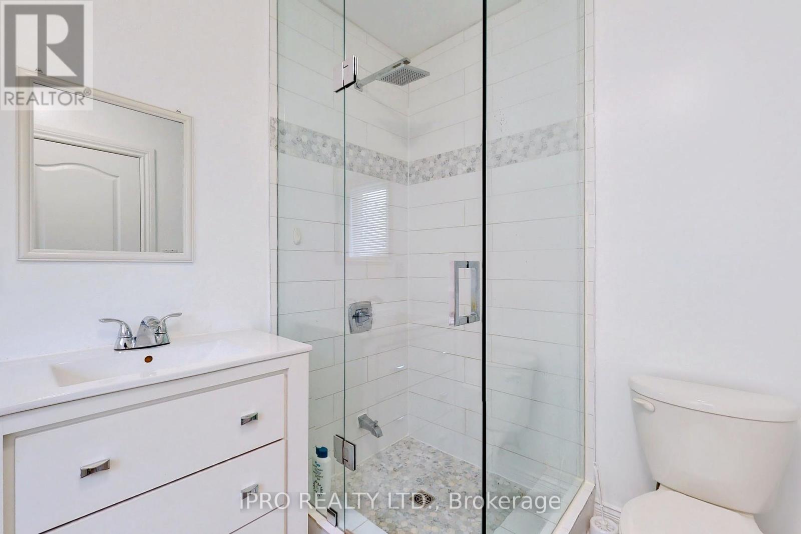86 Oak Park Avenue Property Photo 14