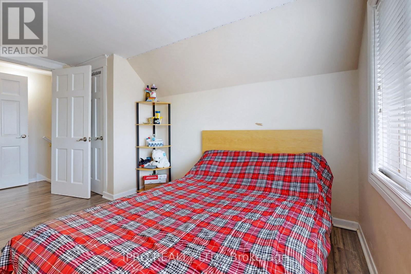 86 Oak Park Avenue Property Photo 15