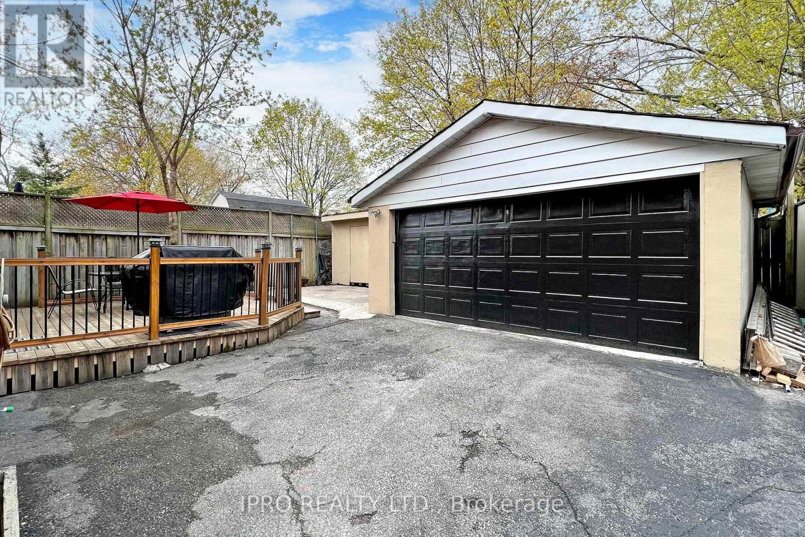 86 Oak Park Avenue Property Photo 22