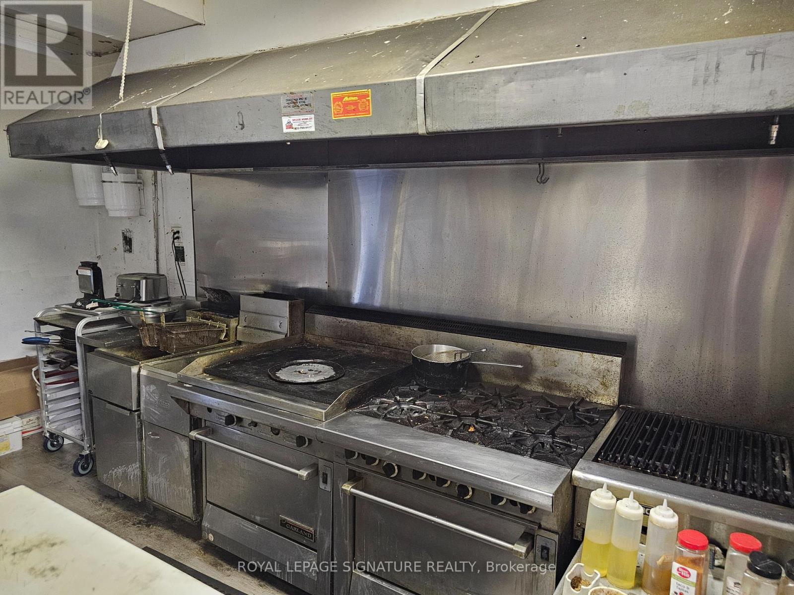 926 Simcoe Street N Property Photo 22