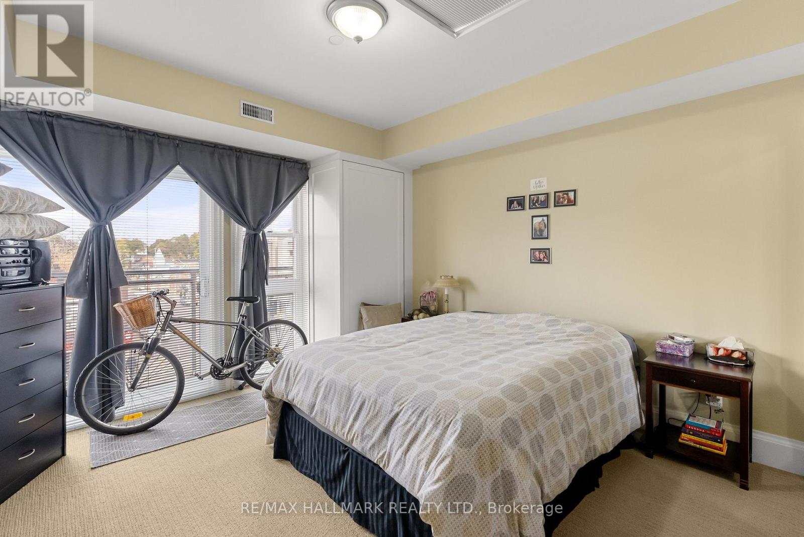 2151 Danforth Avenue Property Photo 18