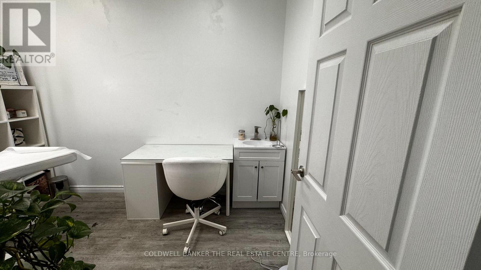 Room 5 - 4508 Kingston Road Property Photo 2