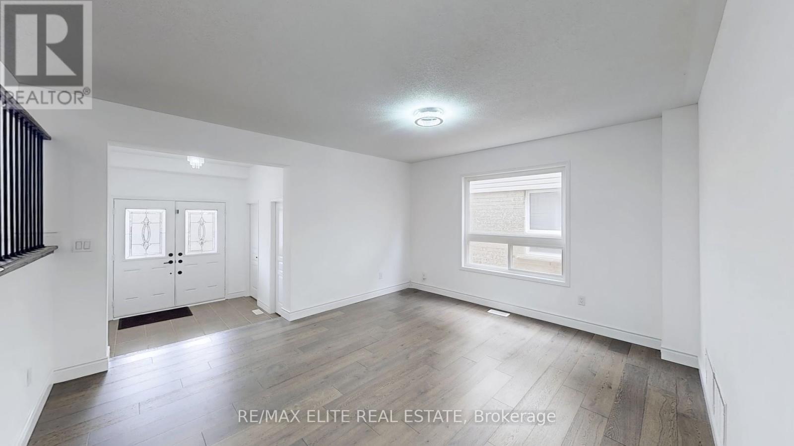 558 Oldman Road Property Photo 4